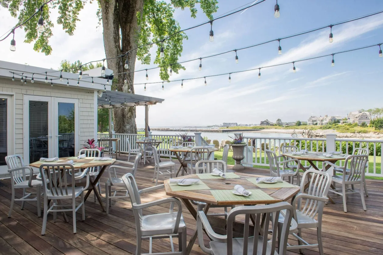 Breakwater Inn & Spa Outdoor Dining